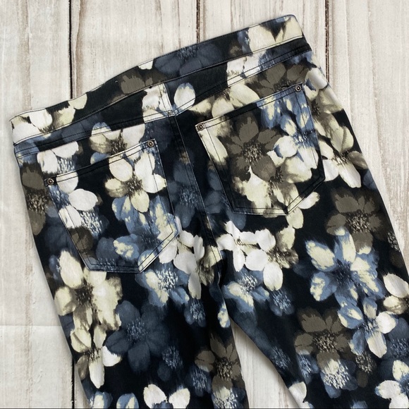 HUE Mod Floral Smooth Denim Leggings, M - Picture 6 of 7